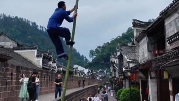 Gravity-defying Konglou Acrobatics