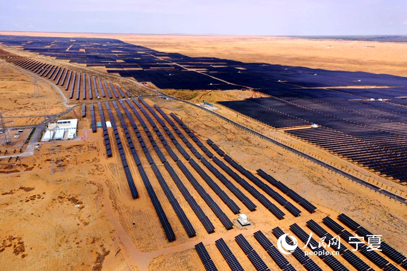 New solar energy project turns desert into 'sea of blue'