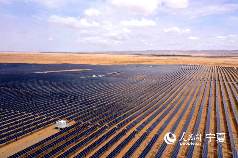 New solar energy project turns desert into 'sea of blue'