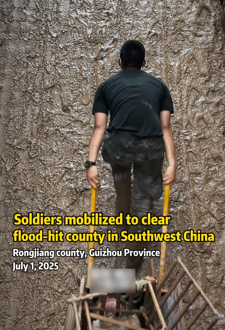Soldiers mobilized to clear flood-hit county in SW China