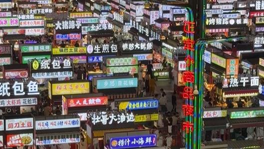 Daily life in China | $10 feast under neon lights