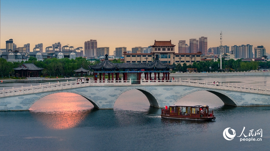 Kaifeng turns Bianhe River into popular destination