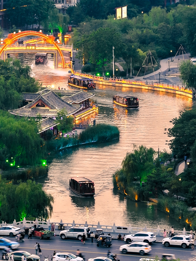 Kaifeng turns Bianhe River into popular destination