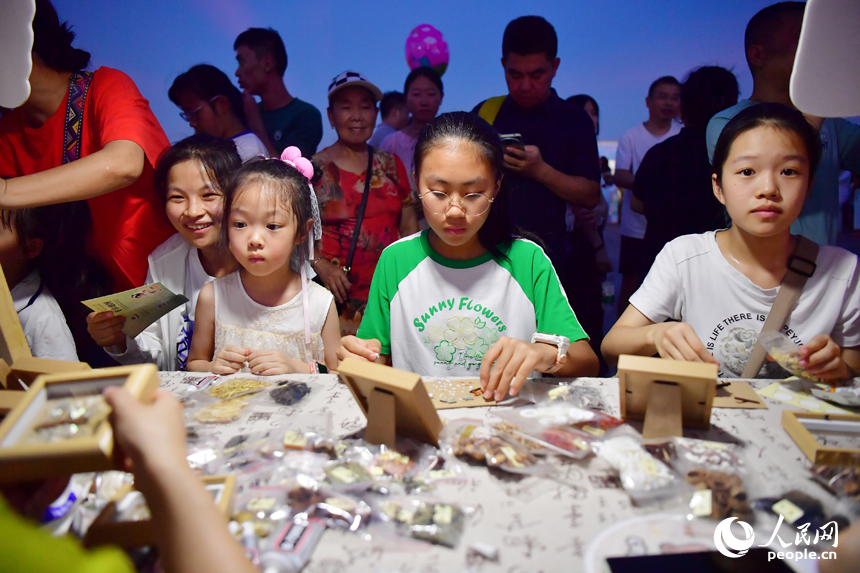 Traditional Chinese medicine-themed night fair offers immersive educational, recreational experiences in E China's Jiangxi