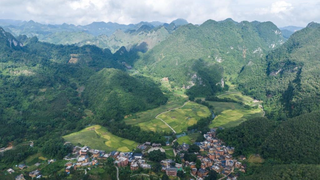 Tourism boosts local economy in Bamei Village, China's Yunnan