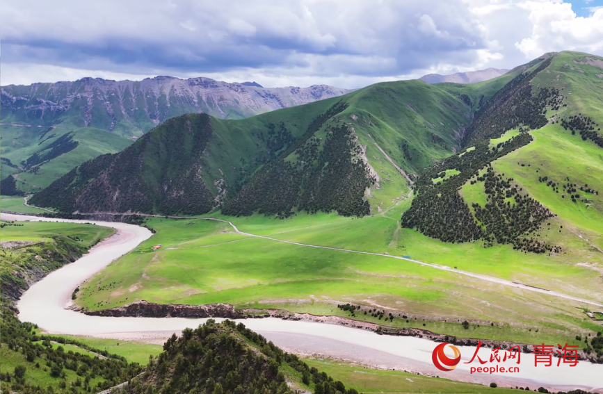 A glimpse of spectacular Danxia wonders at Angsai Canyon in NW China's Qinghai