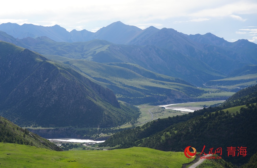 A glimpse of spectacular Danxia wonders at Angsai Canyon in NW China's Qinghai