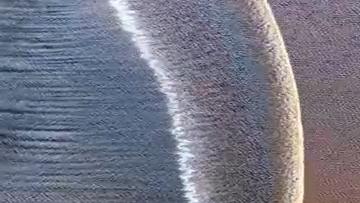 Rare crescent-shaped tidal bore on the Qiantang River