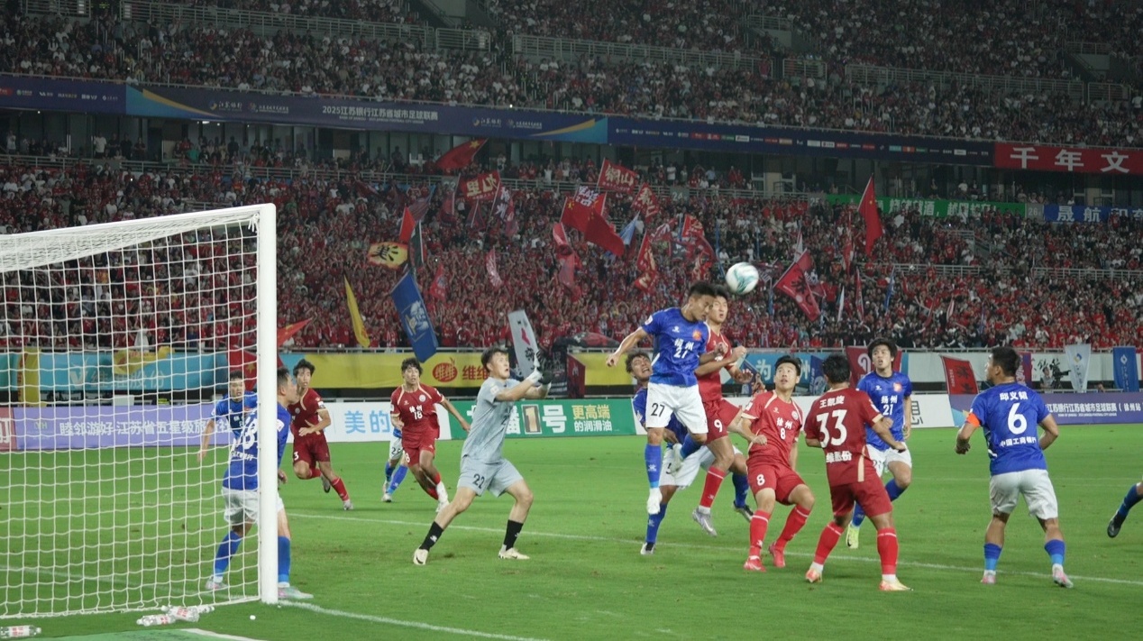 “蘇超”現(xiàn)場2。人民網(wǎng)記者 余樂攝