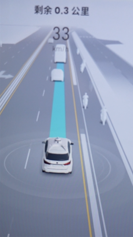 Driver-less cab amazes Italian traveler in S China's Shenzhen