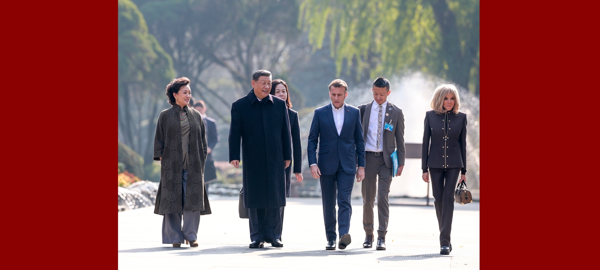 Xi, Macron have friendly exchanges in China's Chengdu