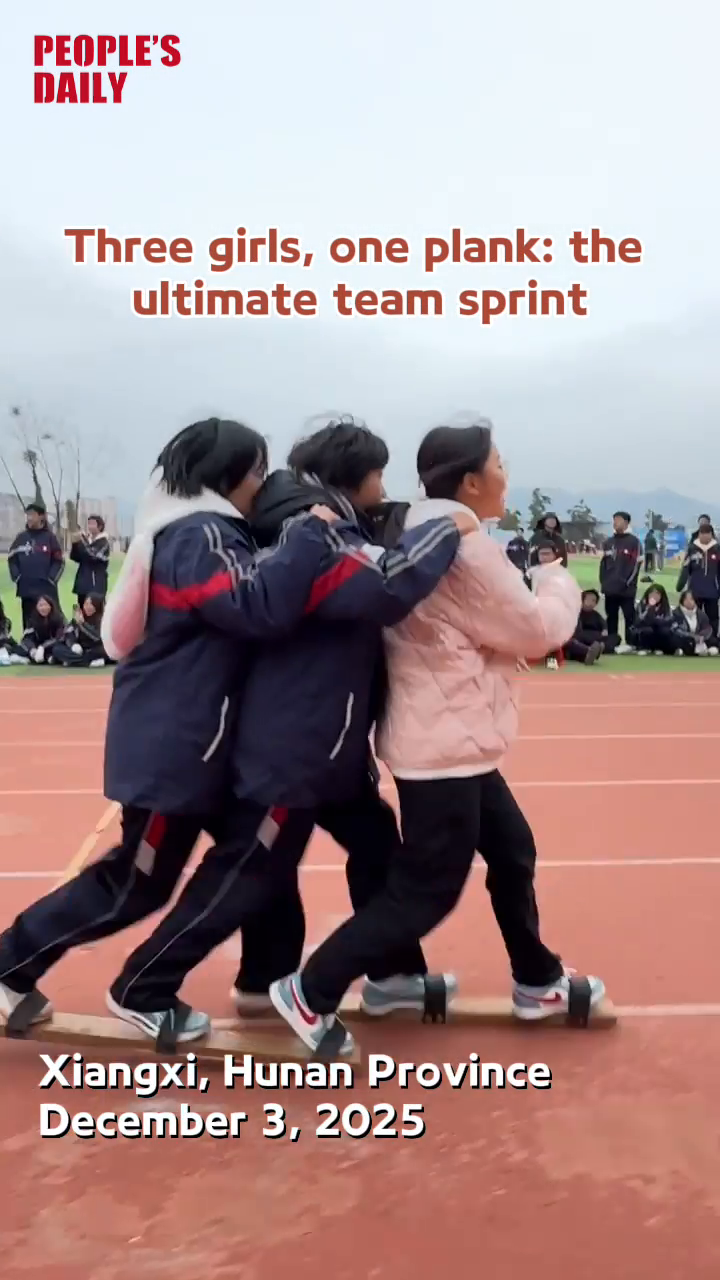Three girls, one plank: the ultimate team sprint