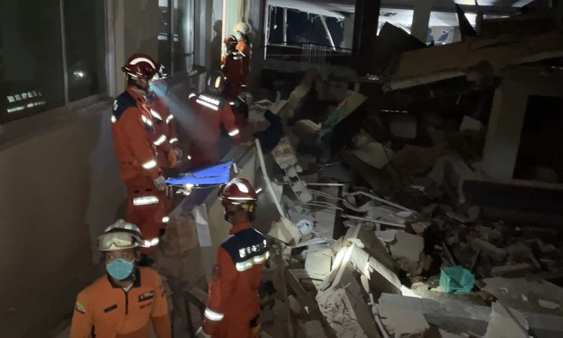 A 37-member rescue team of Southwest China's Yunnan Province, joined by Myanmar's rescue forces, retrieves an elderly man in earthquake-hit Myanmar capital Nay Pyi Taw on March 30, 2025. Photo: Xinhua