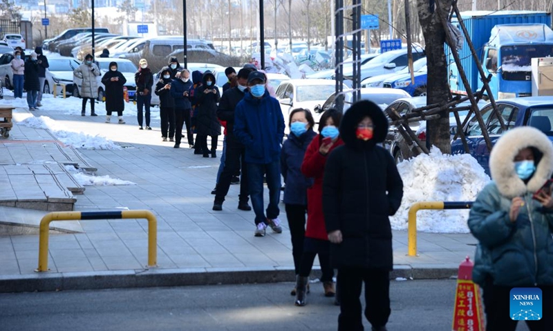 Citizens line up for nucleic acid test at a testing site in Changchun, northeast China's Jilin Province, March 20, 2022. Photo:Xinhua
