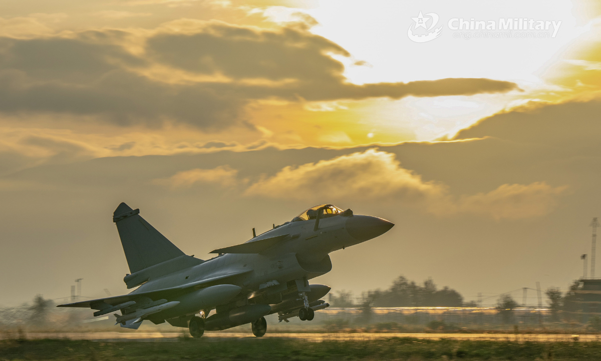 A J-10 fighter jet attached to an aviation brigade of the air force under the PLA Southern Theater Command takes off for a flight training exercise on August 15, 2023. Photo:China Military