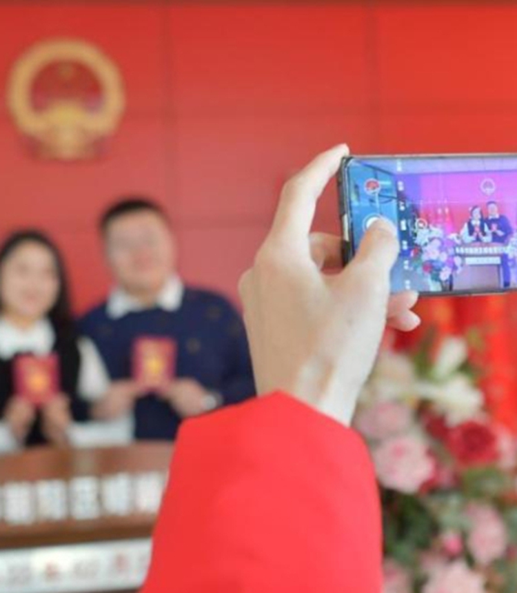 Photo taken on Feb. 22, 2022 captures lovers sharing a tender moment at a Marriage Registration Office on the special