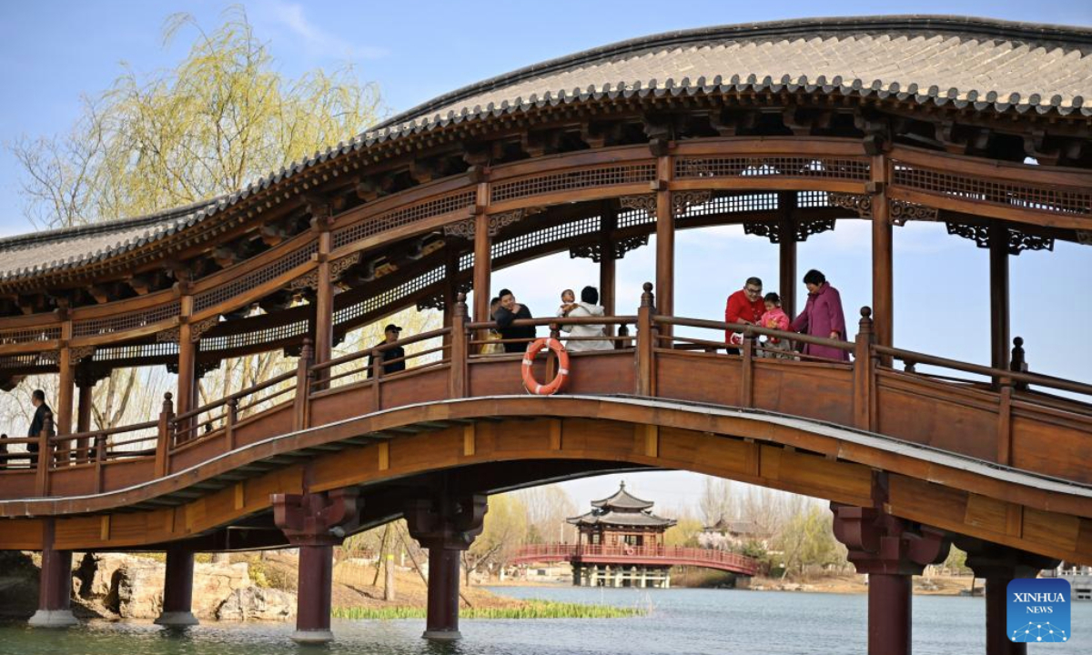 People enjoy leisure time at Yuerong Park in the Xiong'an New Area, north China's Hebei Province, March 19, 2025. Since China announced plans to establish the Xiong'an New Area in April 2017, it has evolved from a blueprint into a vibrant city.Over 200 community service centers have been established in newly built areas of Xiong'an, creating a 15-minute life circle that meets residents' basic needs for shopping and leisure. (Xinhua/Mu Yu)