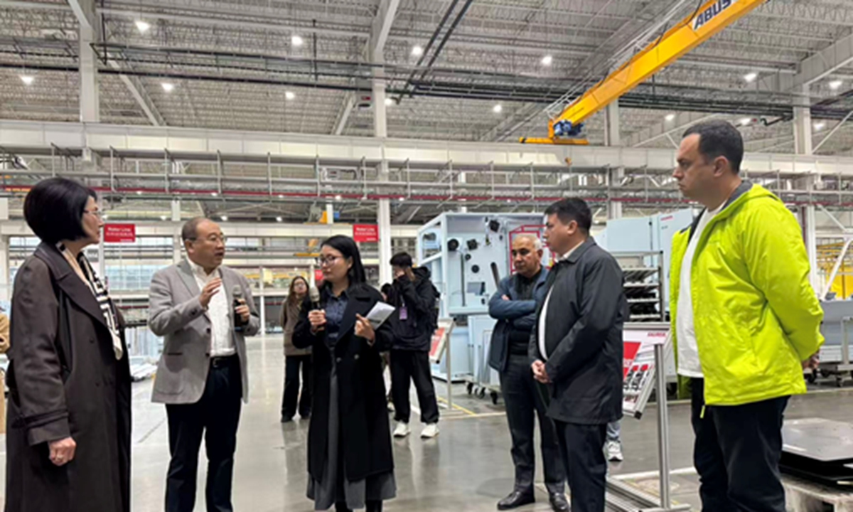 An Uzbek delegation visits a local textile factory in Urumqi, Northwest China's Xinjiang Uygur Autonomous Region on November 4, 2025, to learn more about the potential cooperation between China and Uzbekistan in the sector ahead of the 12th China-Central Asia Cooperation Forum. Photo: Chen Qingqing/GT