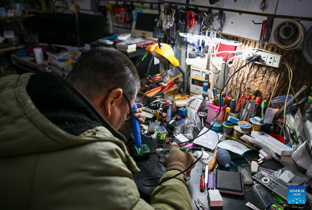 "Repair alley" becomes lively hub for neighborhood-friendly repair services in Tianjin